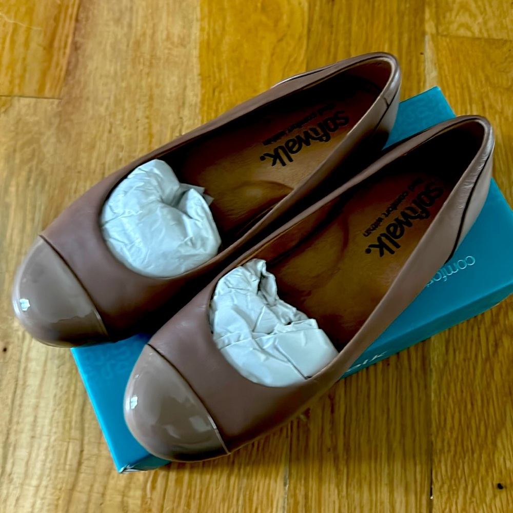 Soft walk ballet flats cap toe size 7.5